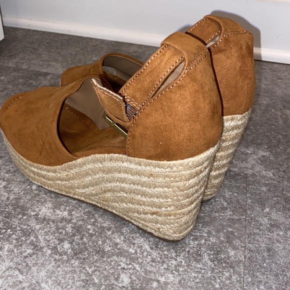 Tan espadrilles - Picture 3 of 4